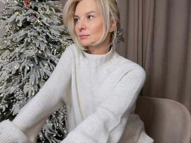 -Molly-'s BongaCams show and profile