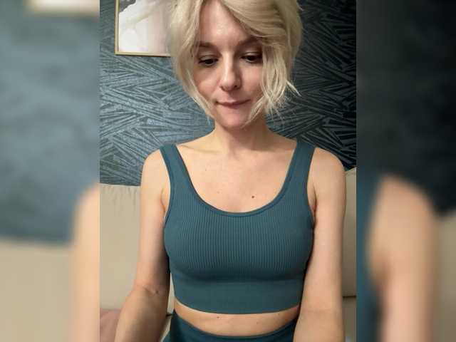 -Molly-'s BongaCams profile