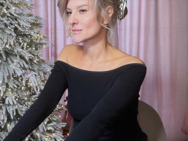 -Molly-'s BongaCams show and profile