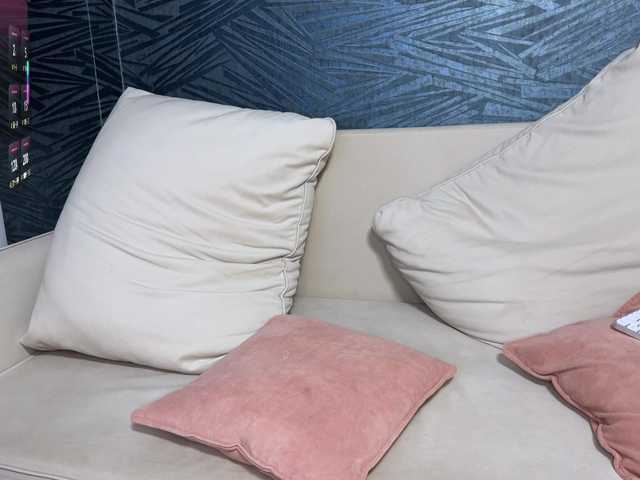 -Molly-'s BongaCams show and profile