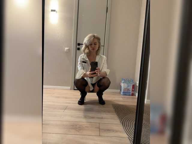 -Molly-'s BongaCams show and profile