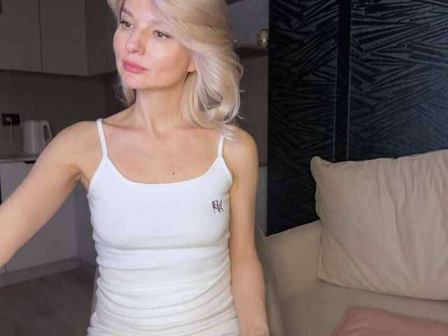 -Molly-'s BongaCams profile