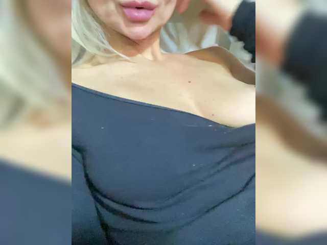 -Molly-'s BongaCams show and profile