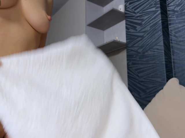 -Molly-'s BongaCams show and profile