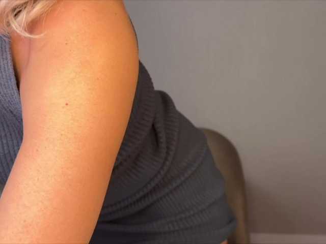 -Molly- from BongaCams