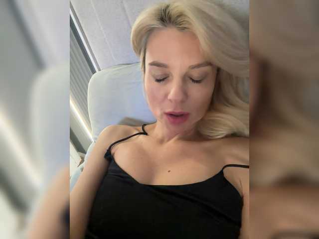 -Molly-'s BongaCams show and profile