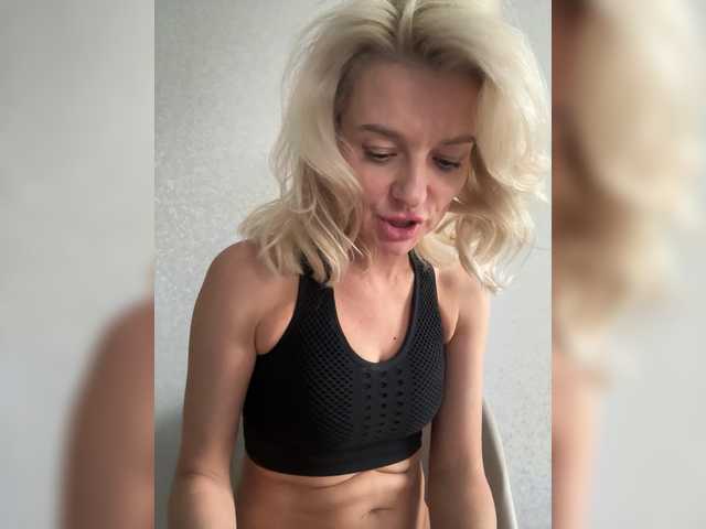 -Molly- from BongaCams