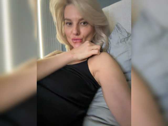 -Molly-'s BongaCams show and profile