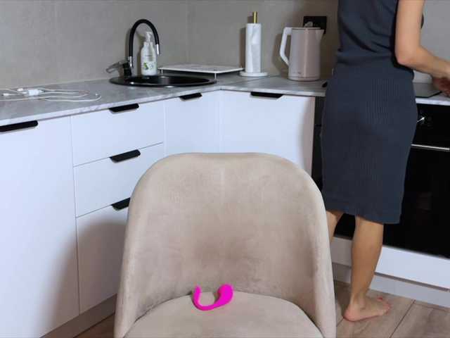 -Molly- from BongaCams