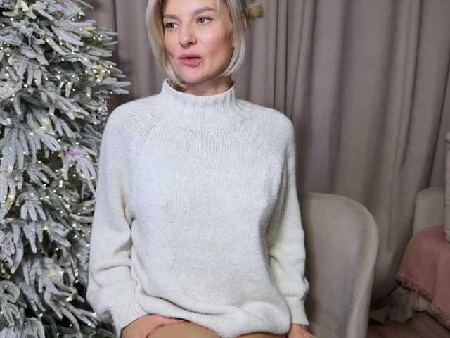 -Molly-'s BongaCams show and profile