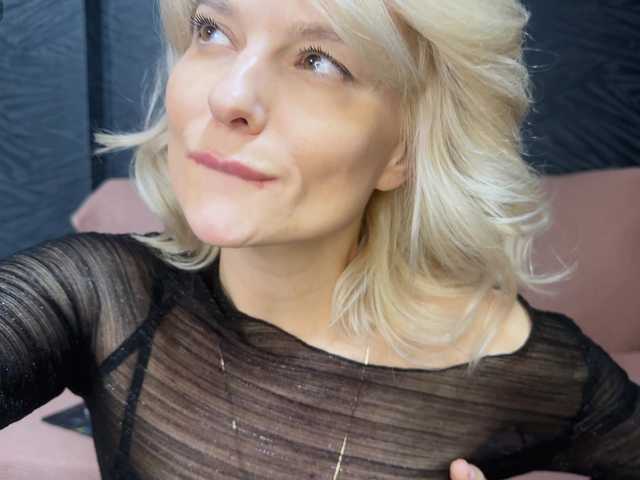 -Molly-'s BongaCams show and profile