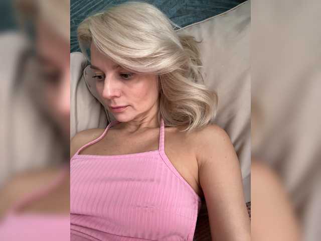 -Molly-'s BongaCams show and profile
