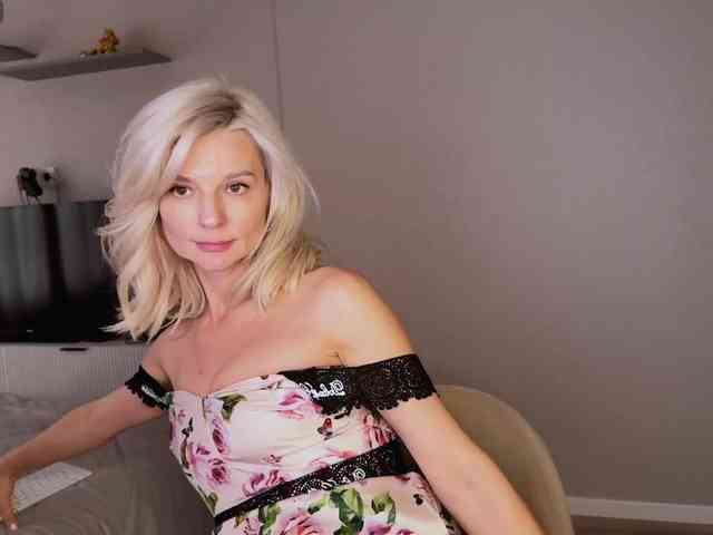 -Molly- webcam