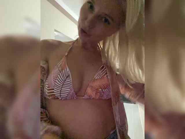 -Molly- webcam