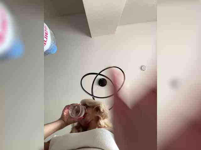 -Molly- webcam