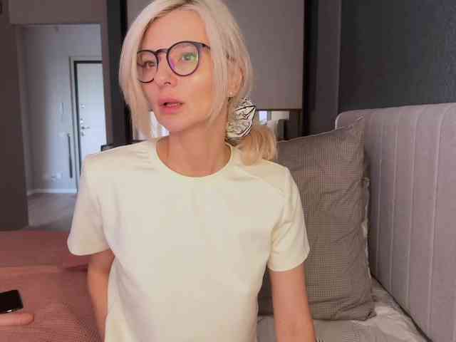 -Molly- webcam