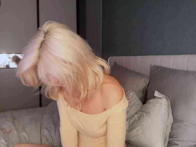 -Molly- webcam