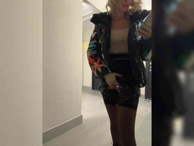 web cam striptease -Molly-