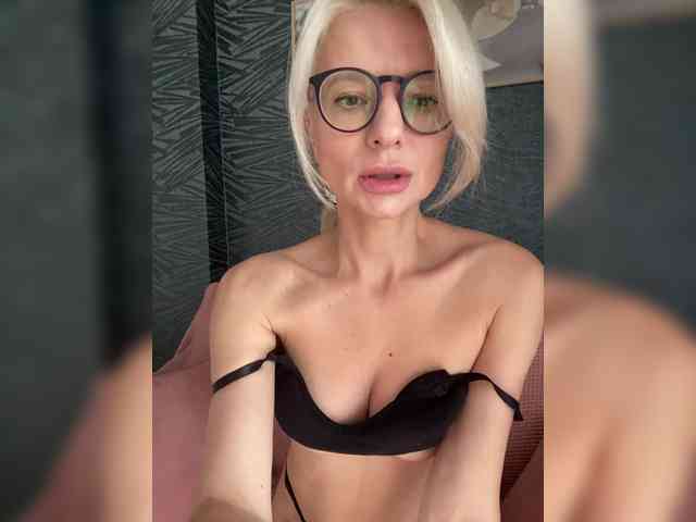 -Molly- webcam