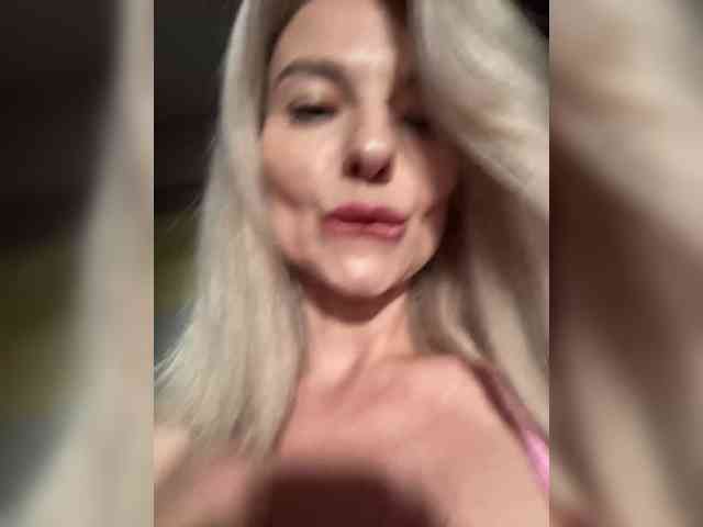 -Molly- webcam