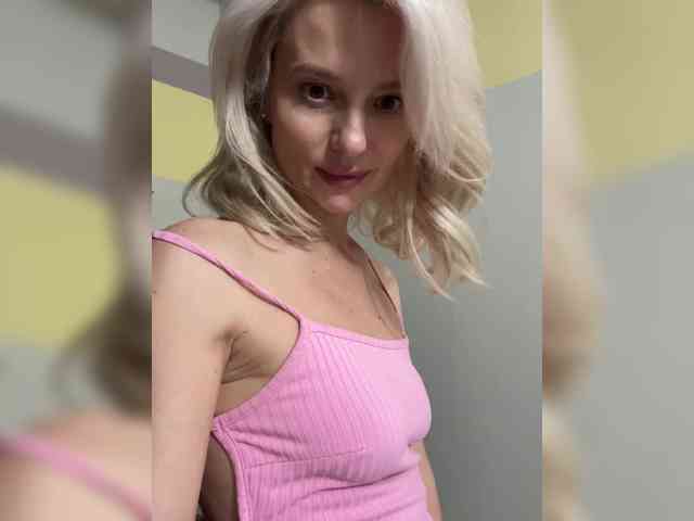 -Molly- webcam