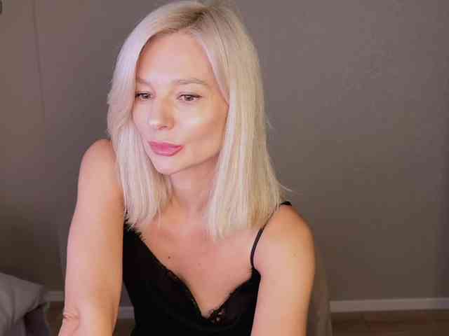 -Molly- webcam