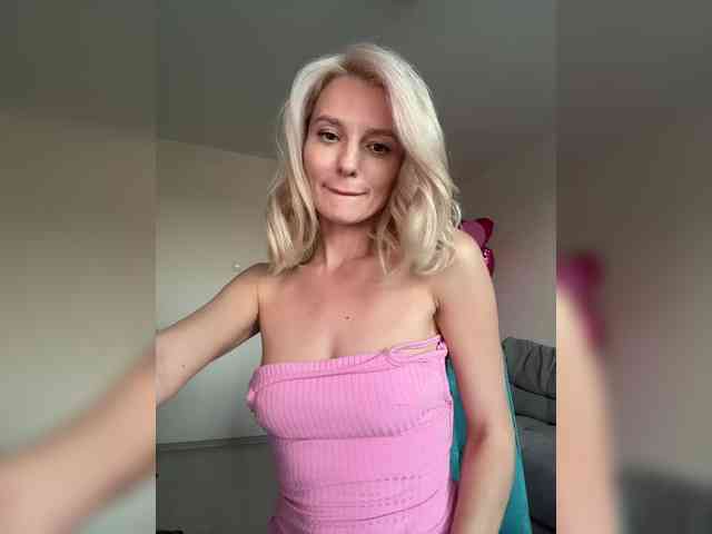 -Molly- webcam