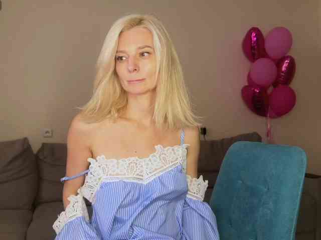 Модель: -Molly-