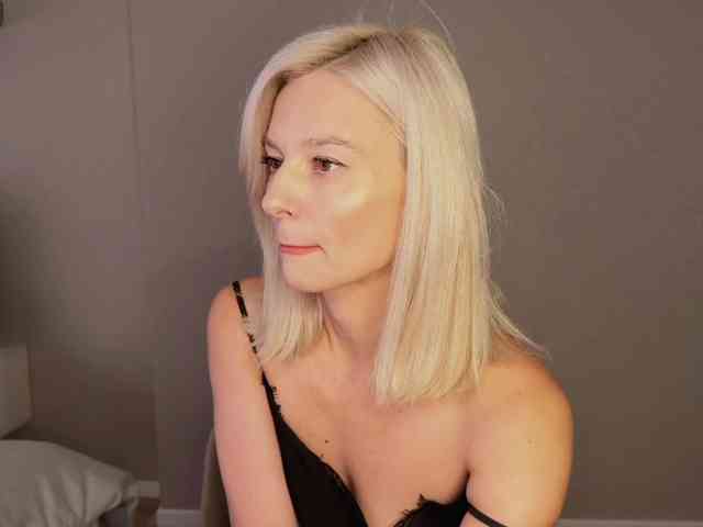 -Molly- webcam