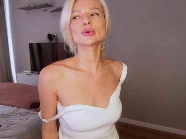-Molly- webcam