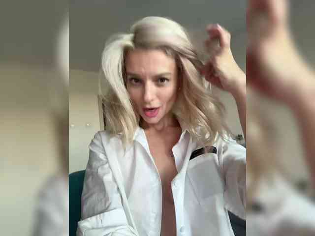 Модель: -Molly-
