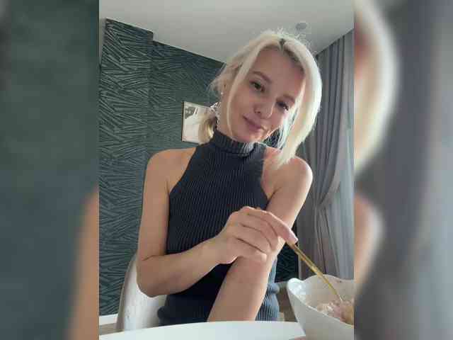 Модель: -Molly-