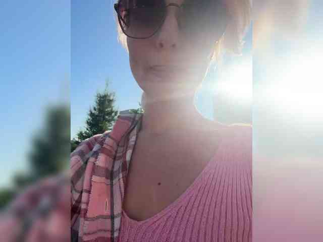 Модель: -Molly-