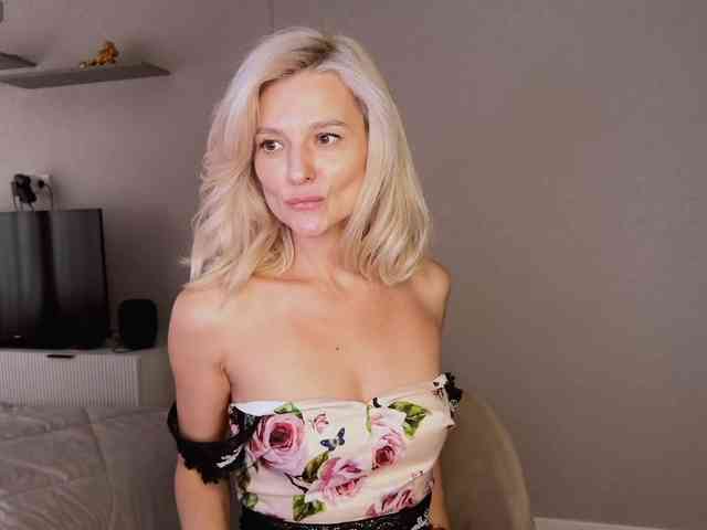 -Molly- webcam