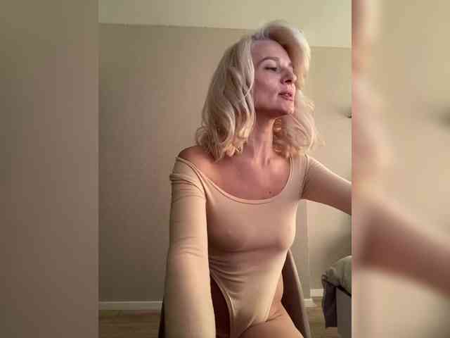 -Molly- webcam