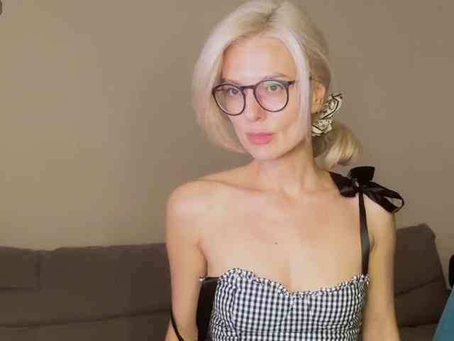 -Molly- webcam