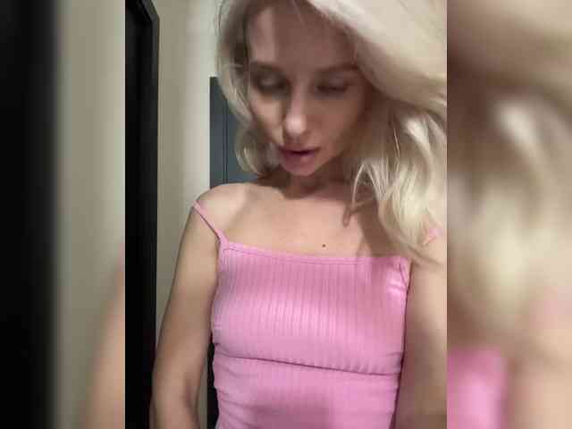 -Molly- webcam