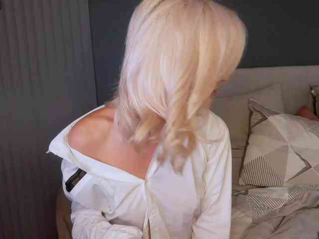 -Molly- webcam