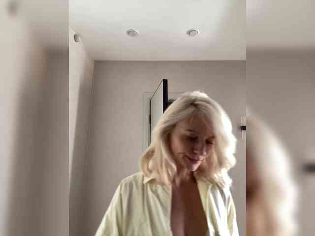 -Molly- webcam
