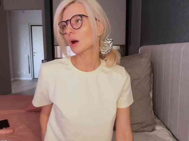 -Molly- webcam