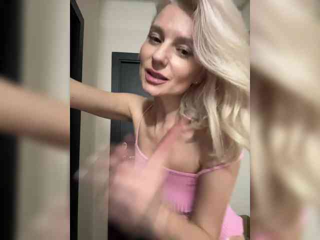 -Molly- webcam