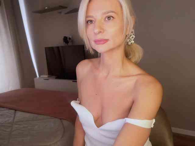 -Molly- webcam