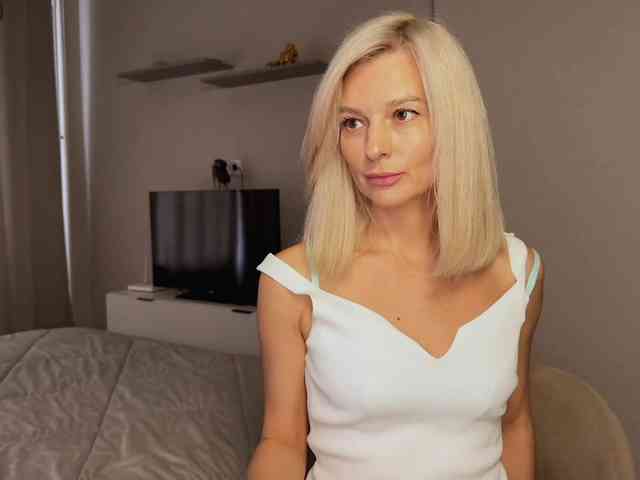 -Molly- webcam