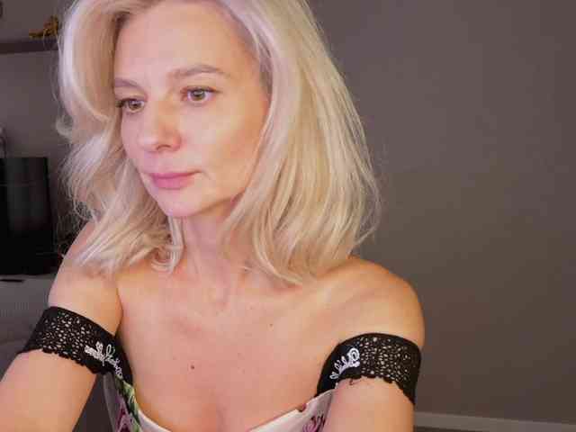 -Molly- webcam