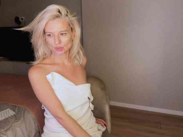 -Molly- webcam