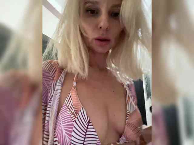 -Molly- webcam