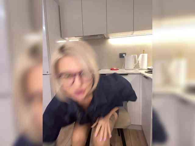 -Molly- webcam