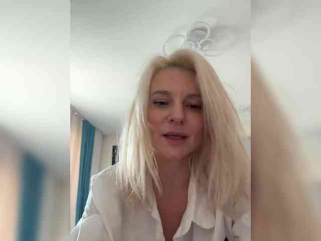Модель: -Molly-