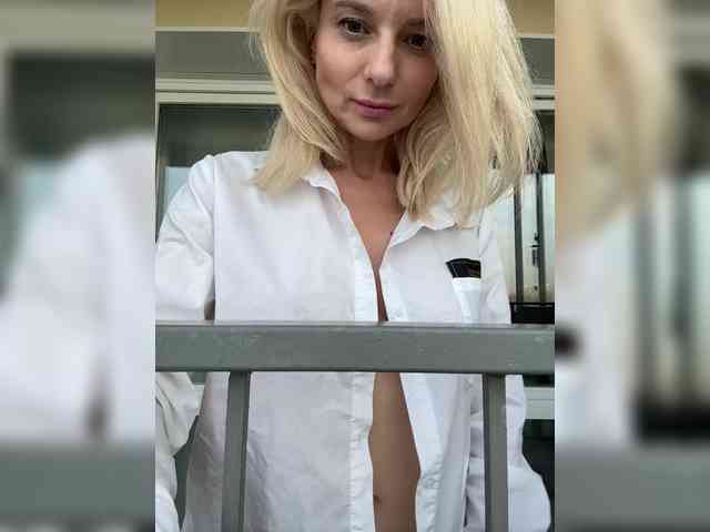 Модель: -Molly-