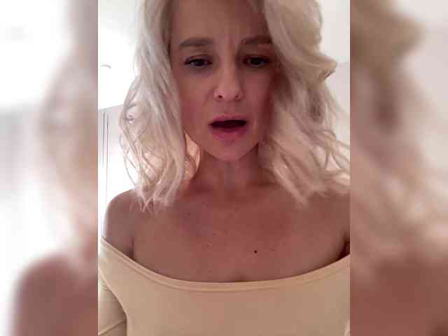 -Molly- webcam